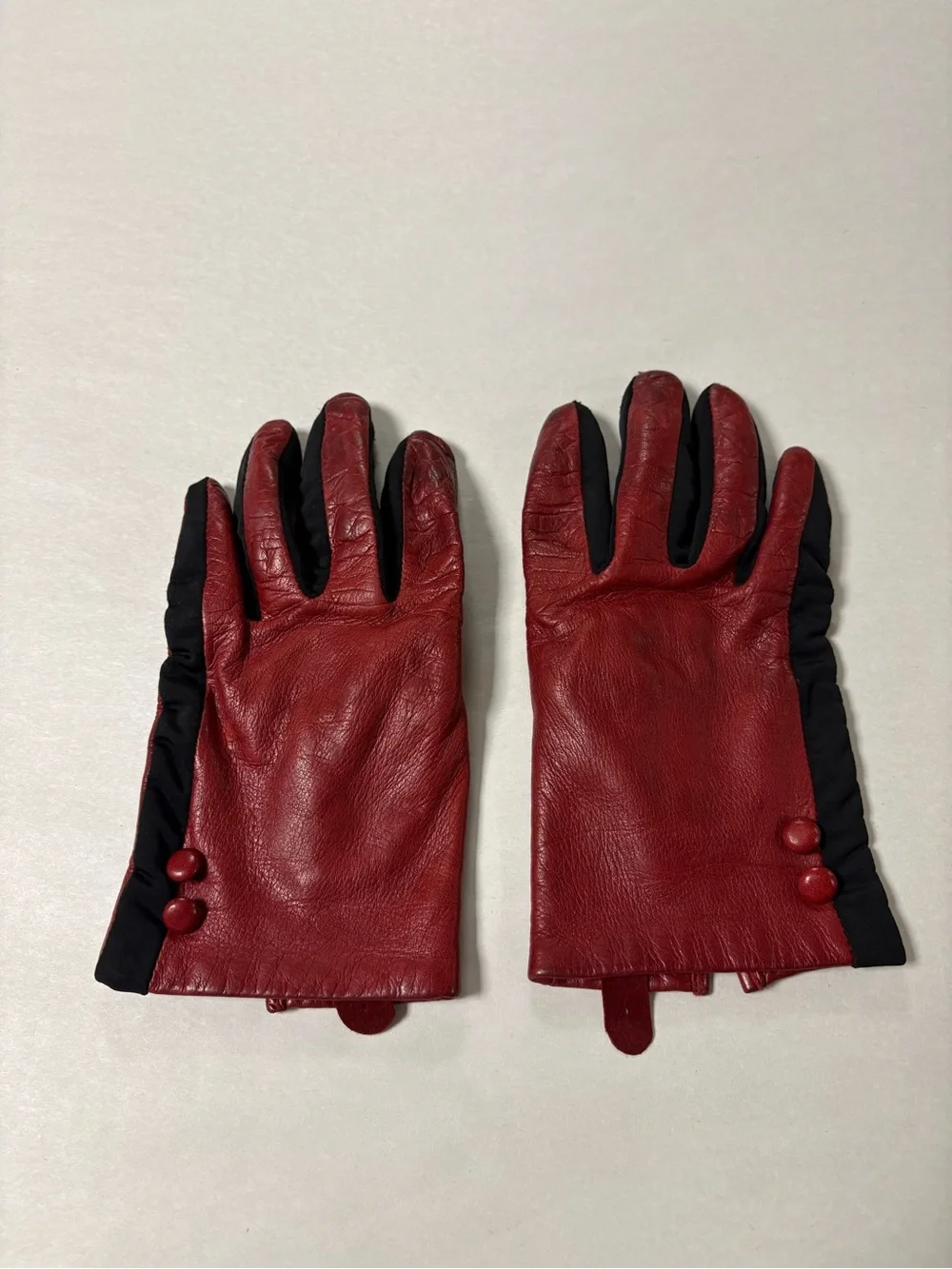 Red Leather Womens Wrist Gloves Polyester Lining Button Accents Medium